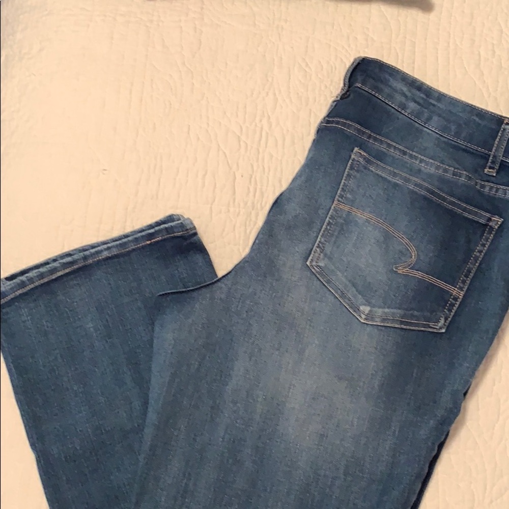 👖- Jeans... boat cut.